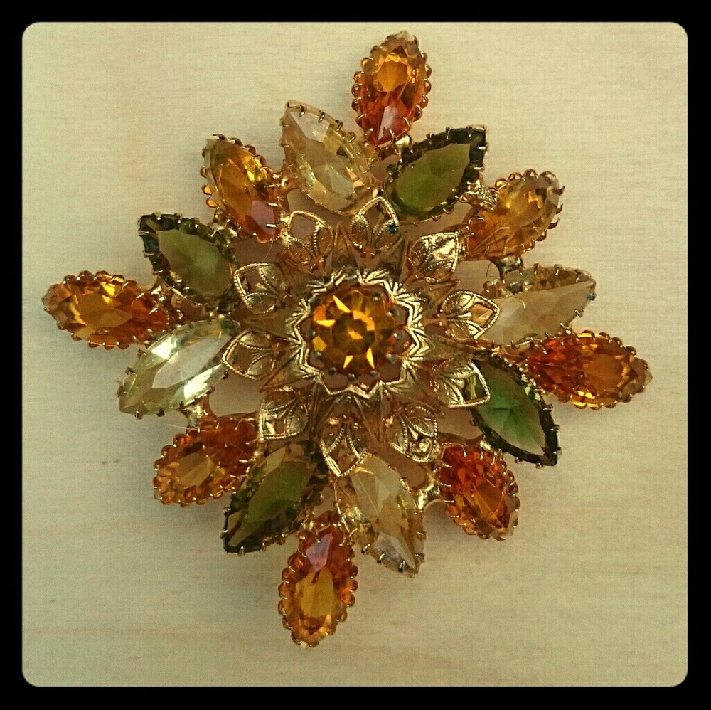 Vintage Autumn🍂Leaf Brooch